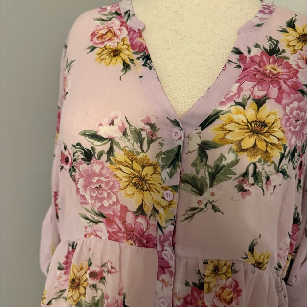 Torrid Light Pink Floral Button-Up High-Low Tunic Blouse - Picture 2 of 8
